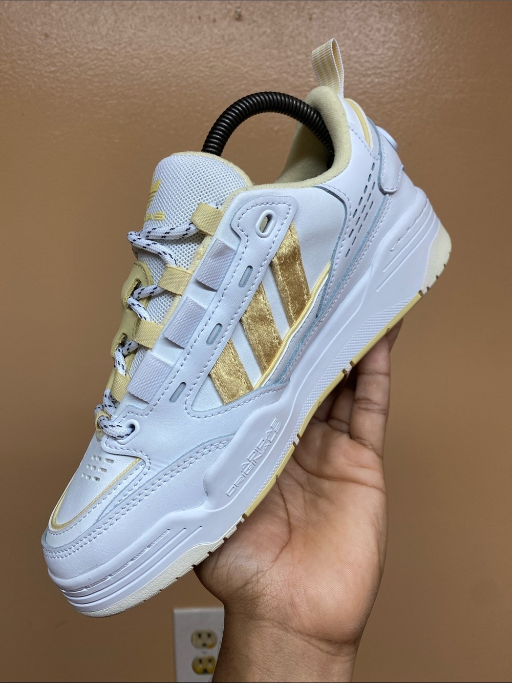 Adidas ADI2000 Women's Sneakers "White Almost Yellow Velvet" Size 7 GZ7203 - Picture 9 of 17